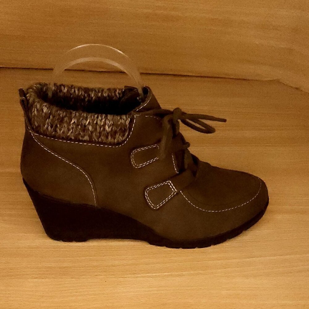 St. John's Bay Uptown Taupe Wedge Lace Up Ankle Boots 6.5